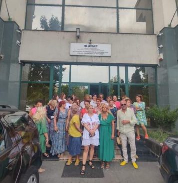 FOTO/ Proteste spontane la mai multe administraţii fiscale din ţară, inclusiv în Bucureşti