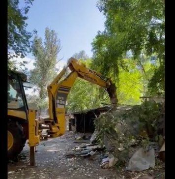 VIDEO/ Primăria Sector 1 a intrat cu excavatoarele în zeci de garaje ridicate ilegal / Vor fi amenajate spaţii verzi şi locuri de parcare