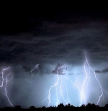 Furtuna REA a ajuns și în România: ANM a emis 8 coduri roșii și 12 coduri portocalii de vijelii și ploi torențiale