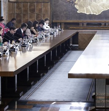 Simulări ale ședințelor de guvern, pentru tinerii din Programul de Internship al Guvernului