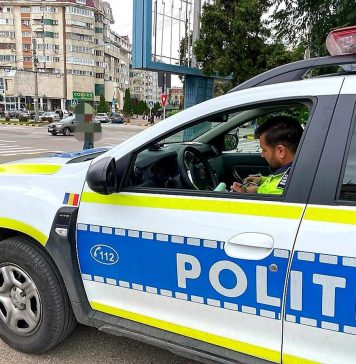 Trei bărbaţi au folosit dispozitive de deschis maşini şi au furat 200.000 de euro