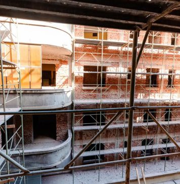 Lucrările de consolidare la clădirea care a găzduit celebrul Club A și Teatrul Godot avansează