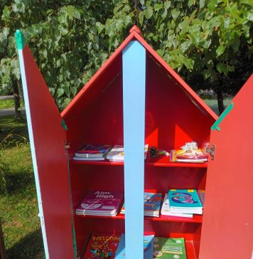 Minibiblioteca din Parcul Brâncuși, vandalizată de un bărbat, a fost reparată