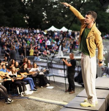 „Nu mi-aș da copilul la canto”, spune Tudor Chirilă. Avertismentul solistului despre inflația de profesori impostori