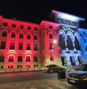 Clădirea Primăriei Capitalei a fost iluminată în culorile Zilei Mondiale a Donatorilor de Celule Stem