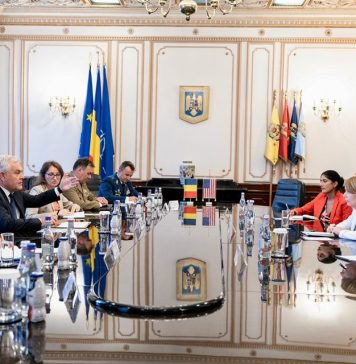 Ministrul Apărării Naţionale, Angel Tîlvăr, întâlnire cu ambasadorul SUA în România, Kathleen Kavalec