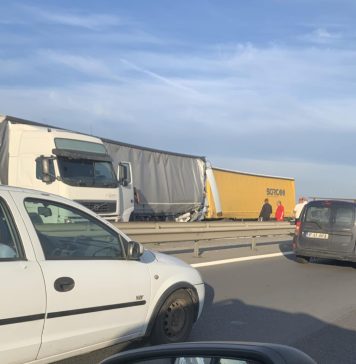 Tragedie pe Autostrada A1. Un microbuz cu opt locuri a fost făcut praf, prins între două tiruri / Nu se cunoaște numărul victimelor