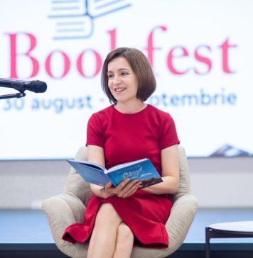 Maia Sandu a vizitat Bookfest şi a citit copiilor un fragment din ”Micul Prinţ”