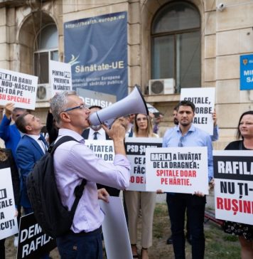Protest USR la Ministerul Sănătății. Rafila, chemat să explice în Parlament tăierea banilor din PNRR pentru spitale