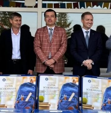 DRRM oferă 10 000 de RUCSACURI și rechizite școlare elevilor din R. Moldova. Adrian Dupu a înmânat o parte din kiturile educaționale elevilor de la Liceul „Ion Pelivan” din Răzeni și școala primară din Mereni
