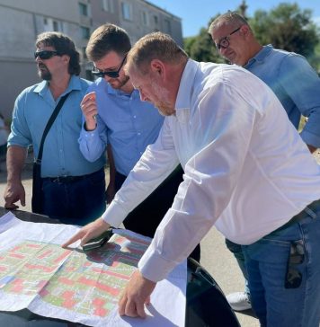 Dorin Lojigan, primarul Municipiului Câmpia Turzii, s-a deplasat în teren pentru a analiza cvartalul cuprins între străzile Gheorghe Barițiu, Aurel Vlaicu, Oituz și Retezatului