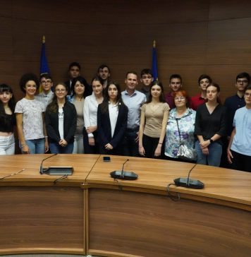 Elevi de top din Sectorul 3, premiați de primărie cu câte 5.000 de lei