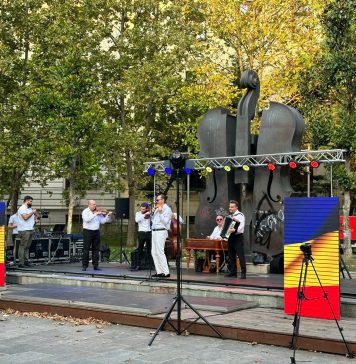 VIDEO/FOTO Ziua Națională a Limbii Române. Partidul AUR a organizat un concert dedicat limbii române, în Piața Universității