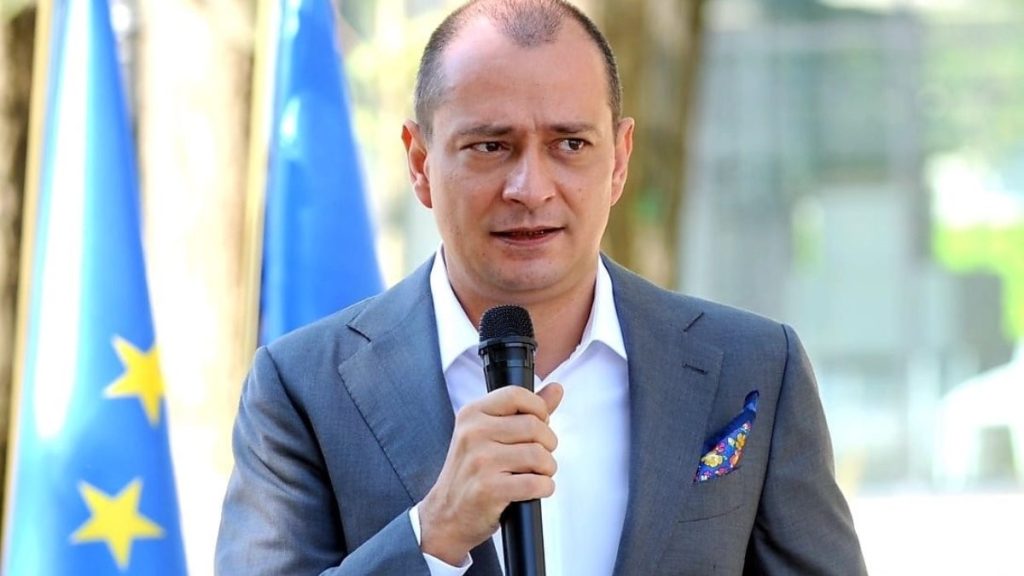 Daniel Băluță se bucură de tarabele colorate din sectorul 4