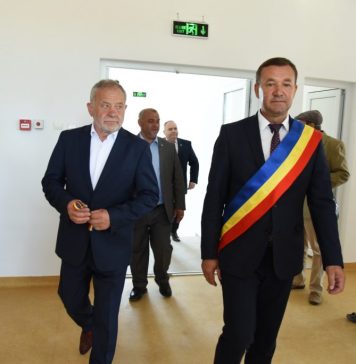 Dumitru Buzatu, interceptat în timp ce primea o geantă de la omul de afaceri Emil Savin: „Sărut mâna, Emil! Încă o dată îți mulțumesc că eram pe drojdie”