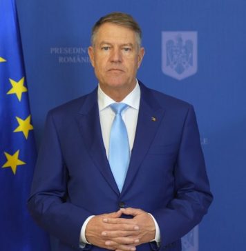 Președintele Klaus Iohannis i-a decorat pe pompierii răniţi în urma exploziilor ce au avut loc în localitatea Crevedia