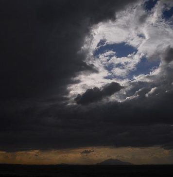 Ploi și vijelii, sâmbătă, în București! Temperaturi scăzute în Capitală, anunțate de ANM