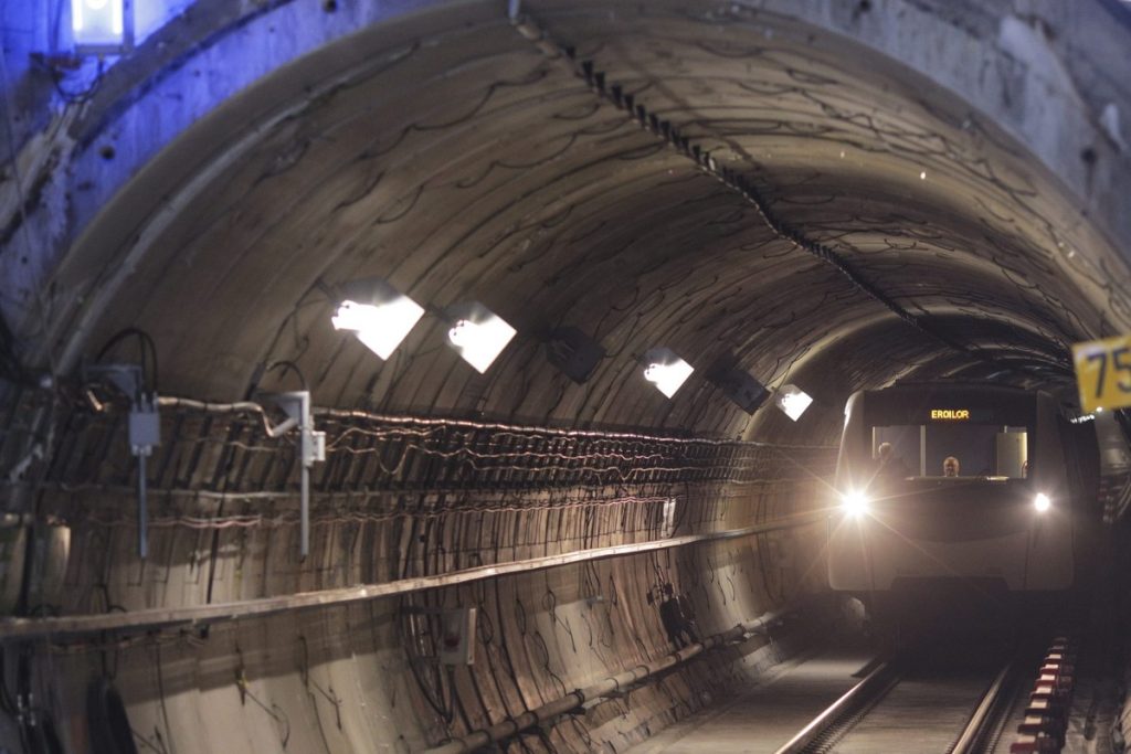 Primul utilaj pentru excavarea tunelurilor lotului 1 al Magistralei 6 a ajuns în România.