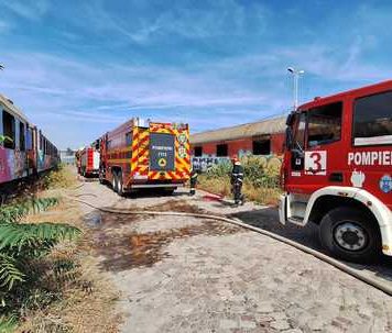 FOTO/ Incendiu în zona Podului Grant și a Podului Basarab