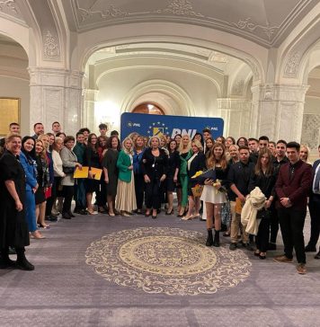 Organizația Femeilor Liberale Sector 3, eveniment legat de protejarea viitorului. Lidia Popa: ”Copiii sub 16 ani să aibă acces în social media în baza unui acord de la părinți sau tutore”