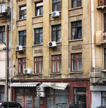 Lucrări de consolidare la un bloc de locuințe de patru etaje, monument istoric, din strada Mihai Vodă nr. 13