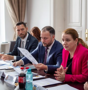 Prefectul Capitalei: De luni va fi împărţit în şcoli chestionarul pentru părinţi şi elevi privind consumul de droguri