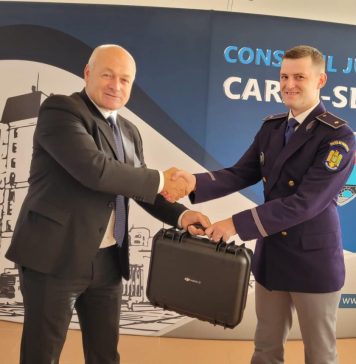 Romeo Dunca, președintele CJ Caraș-Severin, a predat o dronă către Serviciul Teritorial al Poliției de Frontieră