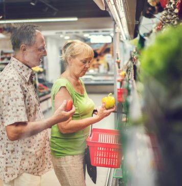 Amenzi usturătoare pentru operatorii economici din București care nu aplică „prețuri corecte” la alimentele de bază