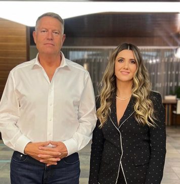 O hair-stylistă, poze cu Iohannis pe Facebook: Onorată că am fost aleasă de domnul președinte