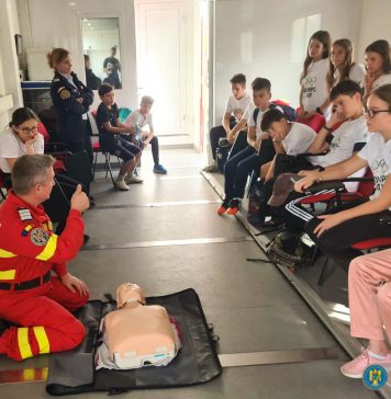 FOTO/ Caravana SMURD a ajuns pentru o zi la Școala Gimnazială „Prof. Ion Vișoiu” din Chitila