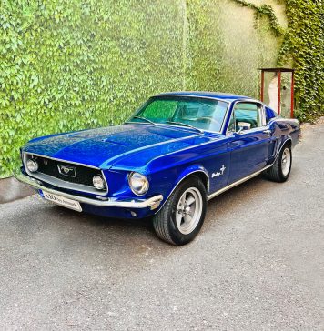 Mașini de epocă, preferatele șefilor de stat sau ale vedetelor de la Hollywood, scoase la licitație în București