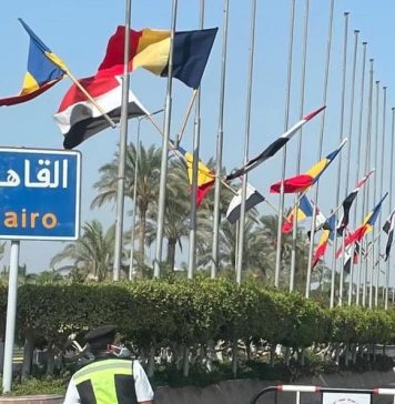 Zeci de mii de egipteni au ieşit în stradă vineri, manifestanţii scandau: „Pâine, libertate, Palestina arabă”