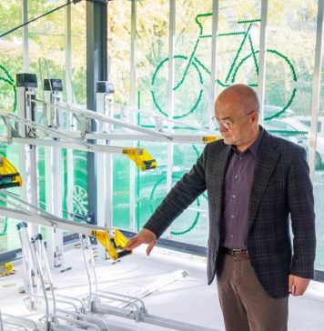 Emil Boc, primarul Municipiului Cluj-Napoca: Au fost finalizate 4 noi parcări sigure pentru biciclete