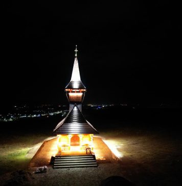 Imagini feerice: Biserica Așezământului „Părintele Arsenie Boca” luminează peste Deva
