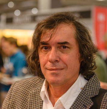 Astăzi se anunță premiul Nobel pentru literatură. Mircea Cărtărescu este, din nou, printre favoriți
