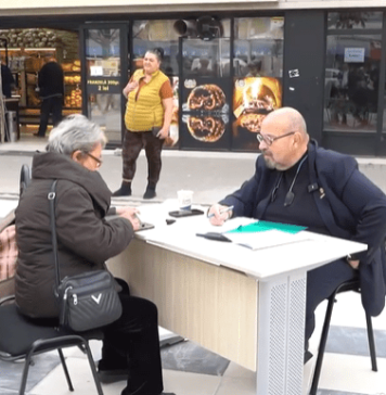 VIDEO Primarul Cristian Popescu Piedone: Mi-am scos biroul în comunitate și-am făcut popas de conversație în piața Rahova!