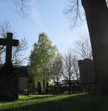 Un primar din Buzău solicită sprijin financiar pentru reparaţii la zidul unui cimitir care riscă să se prăbuşească