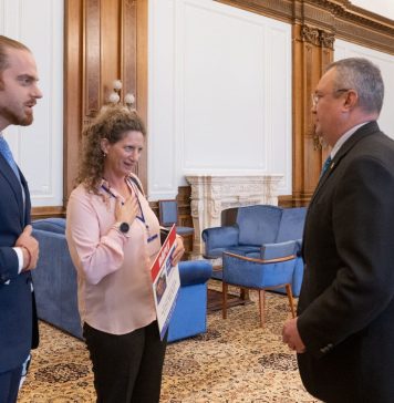 Video/ Nicolae Ciucă, dialog emoționant cu soția romanului răpit de Hamas: „Este o situație extrem de delicată, a cărei rezolvare necesită multă atenție și diplomație”