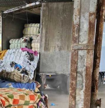 TIR-uri încărcate cu deşeuri amestecate, pentru care fusese anterior refuzat accesul în România, au fost găsite lângă Oradea