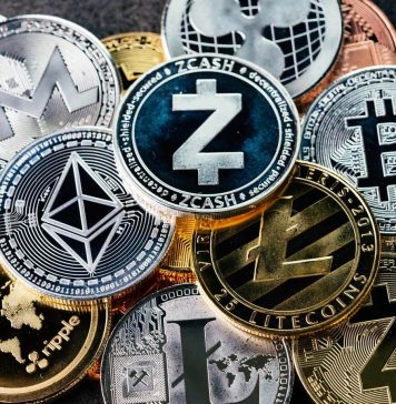 Video/ Înşelăciune cu criptomonede descoperită la Mureş. Se cereau investiţii de mii de dolari