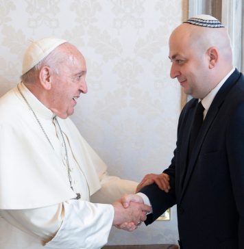 Președintele Federației Comunităților Evreiești din România, deputatul Silviu Vexler, a fost primit de Papa Francisc la Vatican