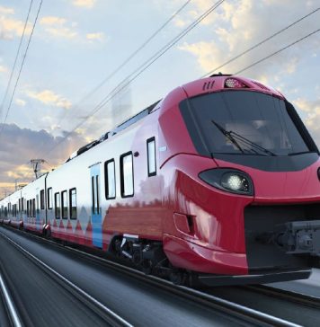 Primul tren electric cumpărat în ultimii 40 de ani ajunge în România săptămâna viitoare