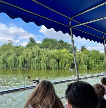 Reîncep plimbările cu vaporaşul pe lacul IOR