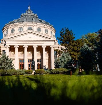 Au fost refăcute sistemele de irigație din parcul Atheneului Român și din Piața Drapelului – FOTO