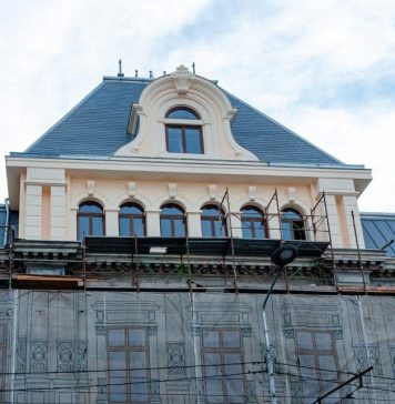 Lucrările la un imobil monument istoric din centrul Capitalei, aproape de finalizare