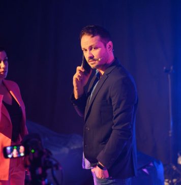 Teatrul Luceafărul joacă la Bucureşti două reprezentaţii ale unui spectacol unicat în România