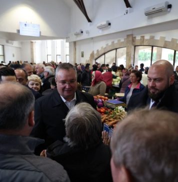 Ciucă, în piață la Șimleul Silvaniei: Am văzut aici bucuria sinceră a oamenilor pentru noua piață, dar eu îmi doresc ca aceasta să fie o normalitate în toate localitățile României.