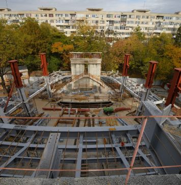 FOTO/ Continuă lucrările la Cinematograful Favorit, care vor fi gata în 2 ani