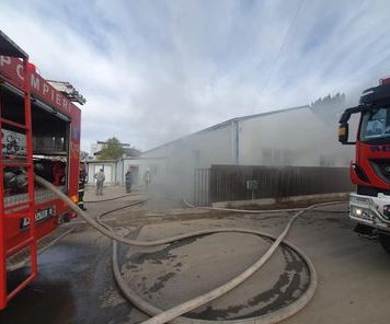 UPDATE Incendiul de lângă București, la un service auto din Bragadiru, a fost lichidat