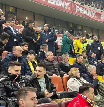 Foto/ Nicolae Ciucă, împreună cu fiul său și cu președintele ceh al Senatului, la meciul România-Elveția